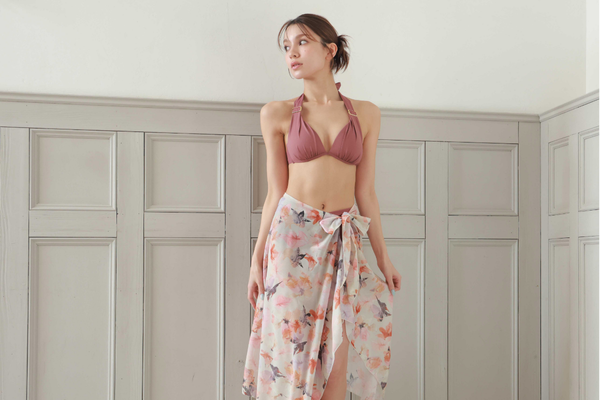 <span>▲定番シンプルな無地水着▲</span>一着は持っておきたい、定番人気のシンプルな無地水着。 シンプルでスタイリッシュな水着から、大人可愛い水着まで豊富にご用意！