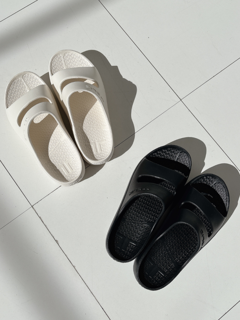 ★新作★今年の夏におすすめ♡【CHANEL】ビーチサンダル ビーチサンダル - ラムスキン & メタル、ブラック